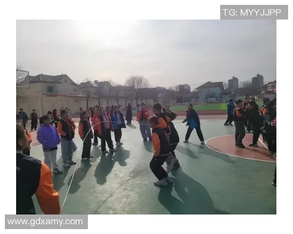 享受阳光与运动的快乐上体育课让我们一起挥洒汗水收获健康与友谊